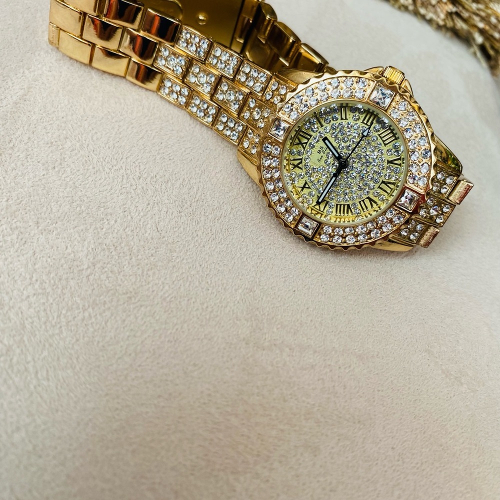 Very Shiny Crystal Wristwatch - Picture 8 of 13